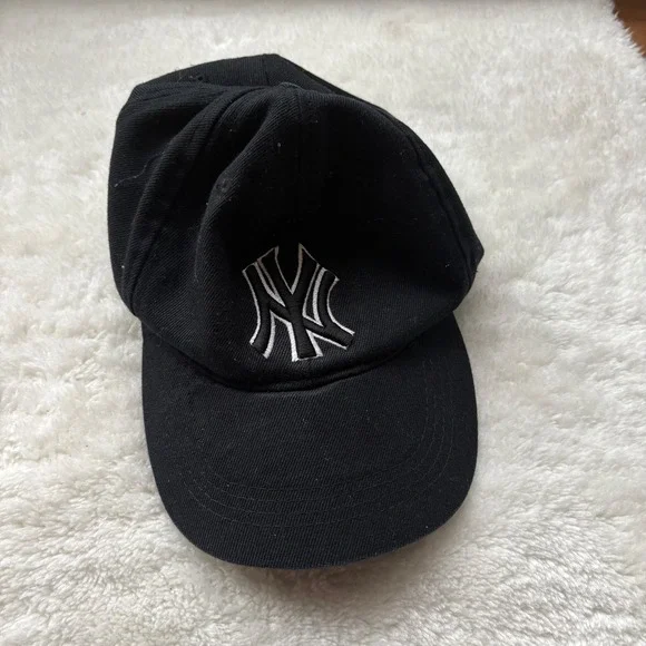 New York Yankees Black Baseball Cap Adjustable NY Logo Hat MLB Sportswear - Picture 1 of 5